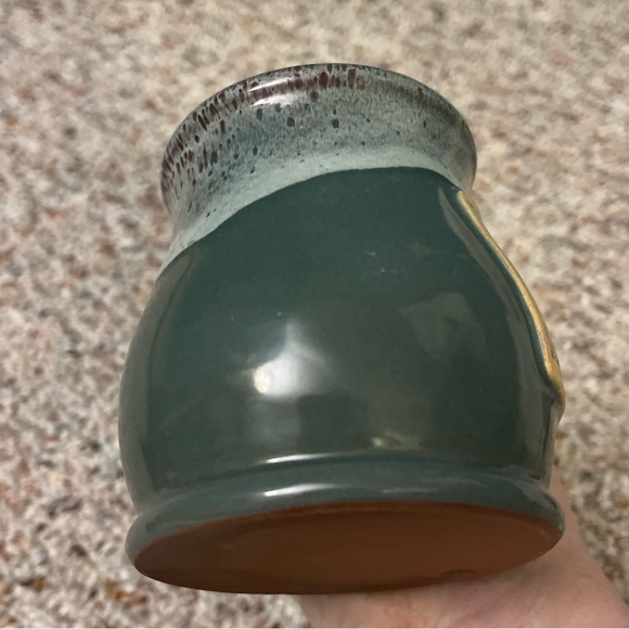 The Victorian Ladies Inn Newport Rhode Island Pottery Mug - Picture 3 of 9